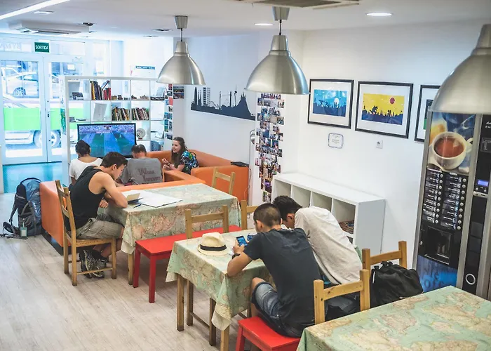 Onefam Ramblas Hostel *