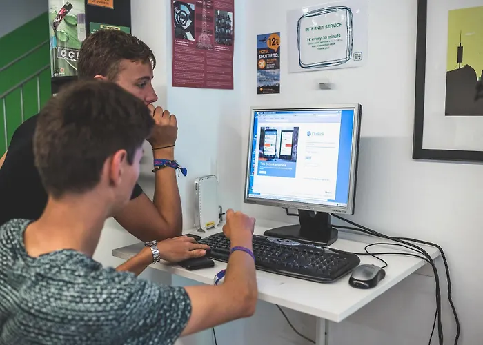 Onefam Ramblas Hostel *