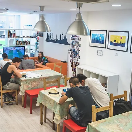 Onefam Ramblas ホステル *