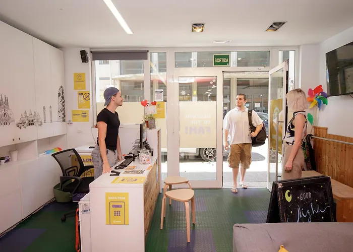 Onefam Ramblas Albergue Barcelona