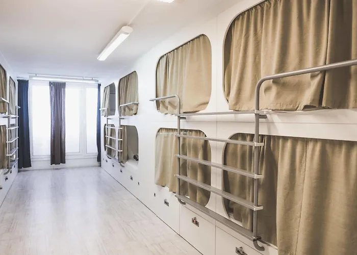 Onefam Ramblas Albergue Barcelona