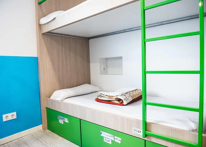 Onefam Ramblas Albergue Barcelona